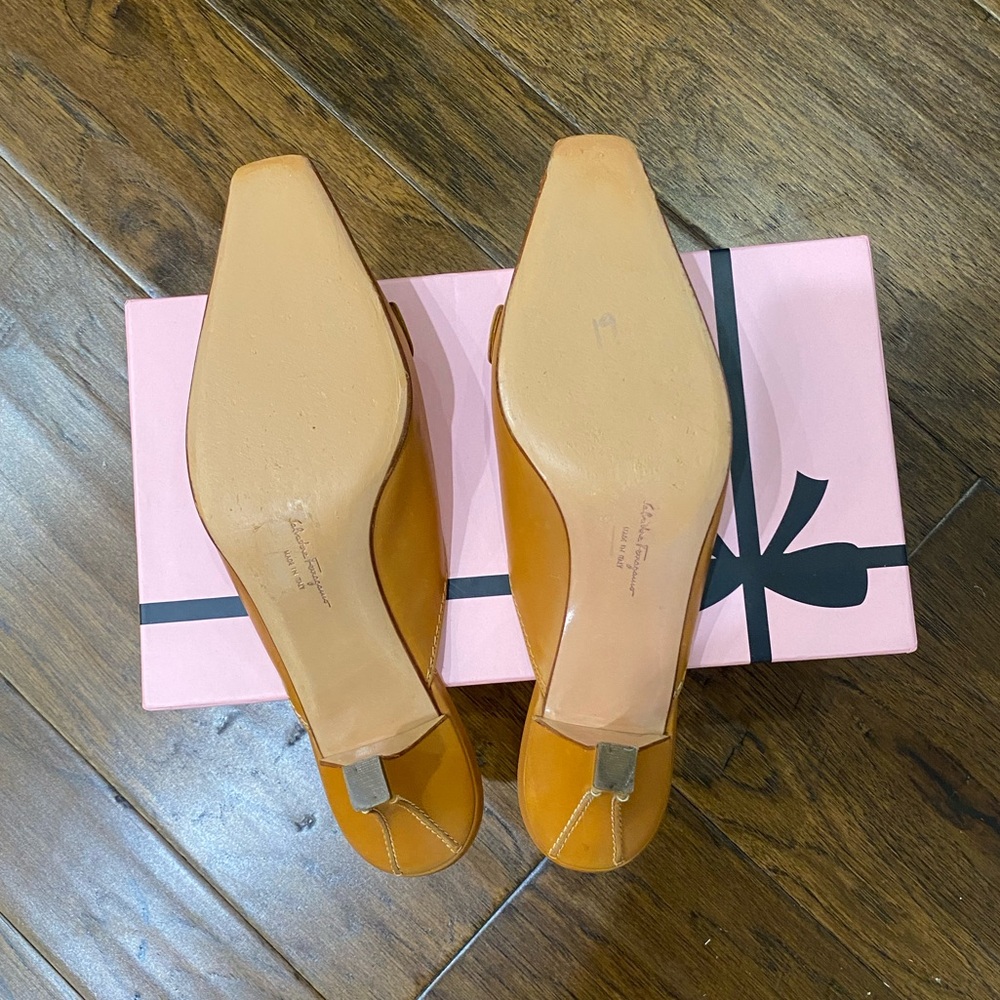 LIKE NEW Salvatore Ferragamo Cognac Mules size 8 - Picture 4 of 11